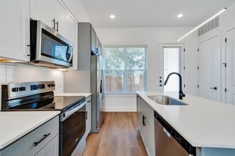 Building Photo - 1601 Mustang Dr