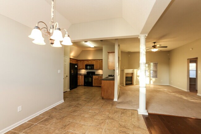 Foto del edificio - 7182 Crape Myrtle Dr