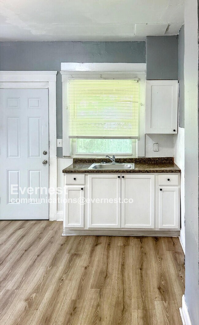 Foto del edificio - 2213 E 82nd St