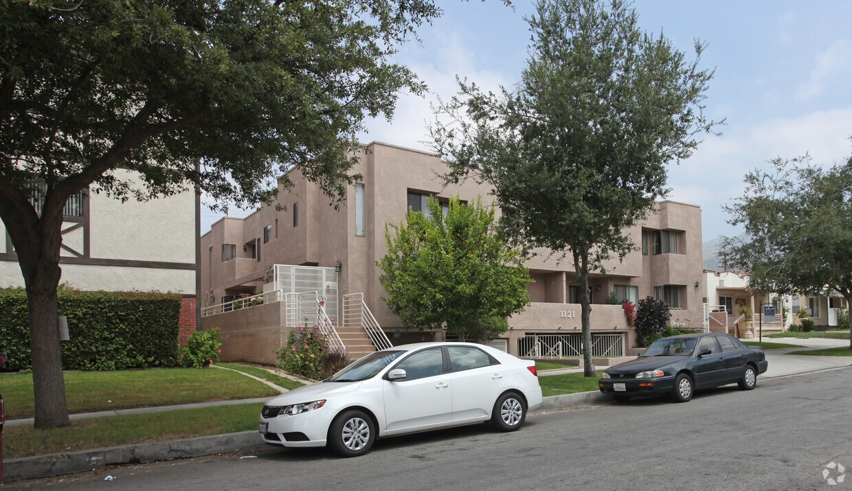 Foto principal - 1121 Thompson Ave
