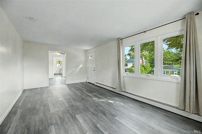 Building Photo - 28 Round Hl Dr