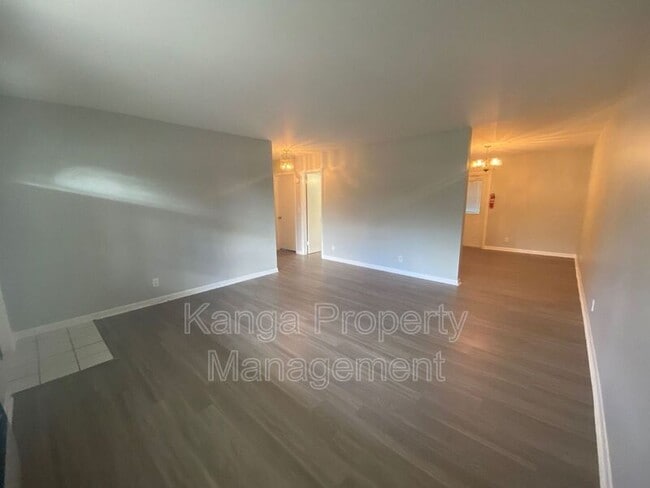 Foto del edificio - 612 Prosperity Farms Rd