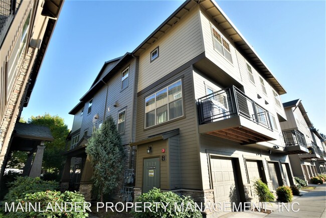 Foto del edificio - 658 NE Roydon Ln