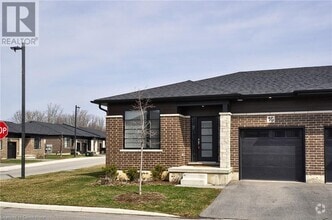 Building Photo - 550 Grey St
