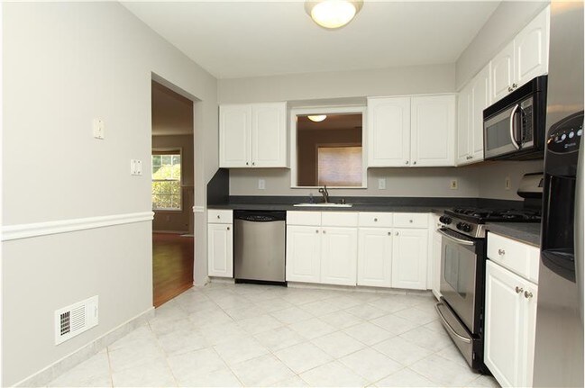 Building Photo - 214 Paddington Ct