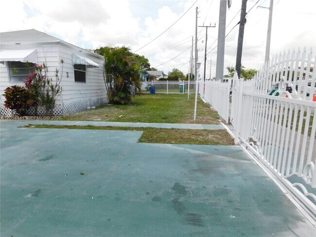 Foto del edificio - 2230 NW 58th St