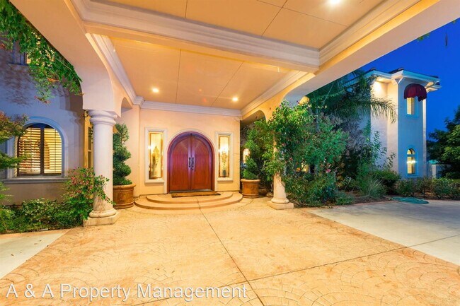 Building Photo - 6 br, 7 bath House - 5120 E. Copper Ave