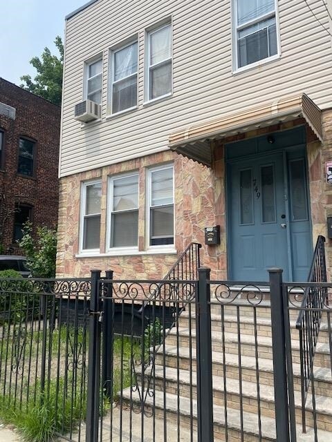 Primary Photo - 749 Garfield Ave