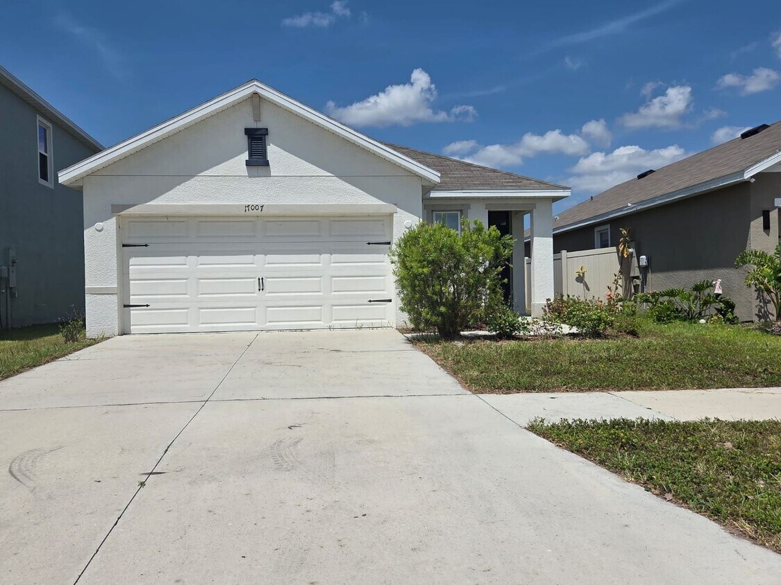 Foto del edificio - 3 bedroom 2 bathroom HOUSE available now!