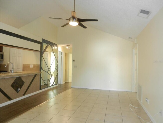 Building Photo - 2660 Lazar Ct