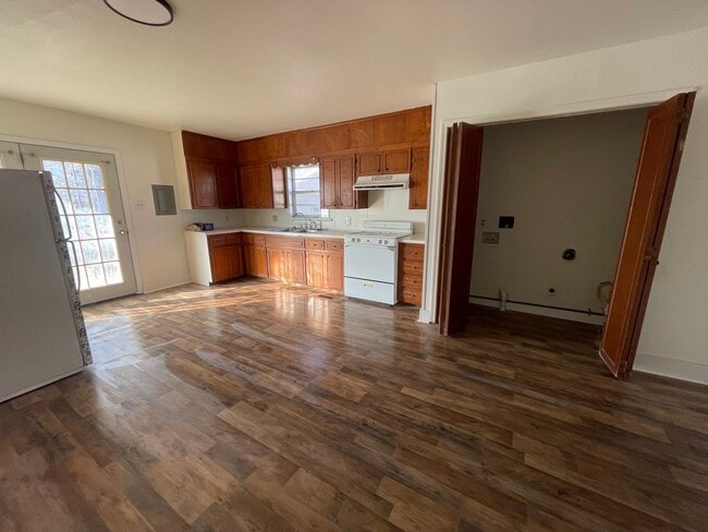 Building Photo - Newly remodeled 3 bedroom, 1 bath home in Caney