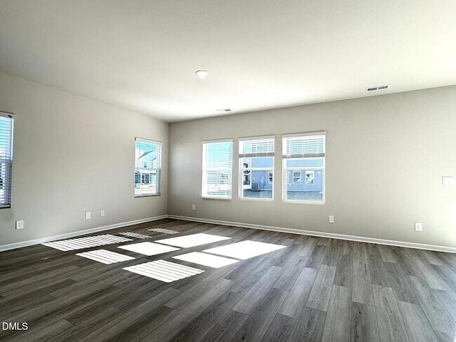 Building Photo - 180 White Birch Ln