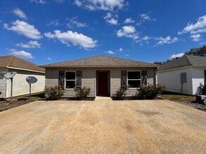 Building Photo - 25 Sophie Jo Ln