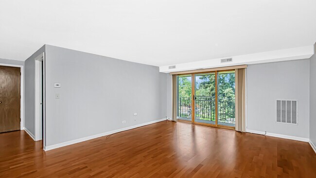 Building Photo - 6440 W Devon Ave