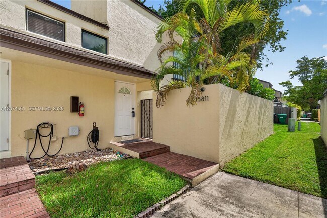 Building Photo - 15811 SW 91st Ct