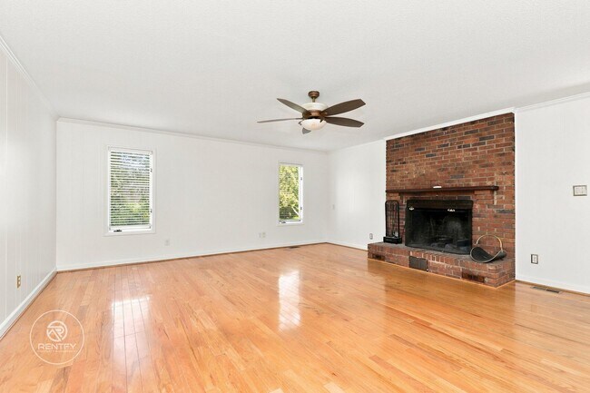 Building Photo - 4449 Orchard Knob Ln