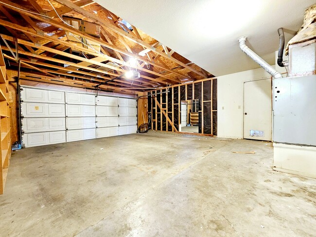 Building Photo - Spacious 3-Bedroom Home | 1603 Sq. Ft. | E...