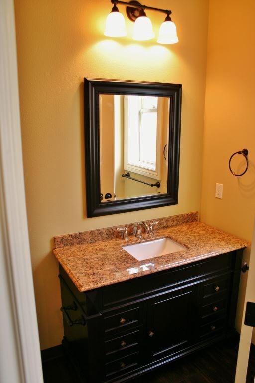 Building Photo - 6 Bed, 4 Bath