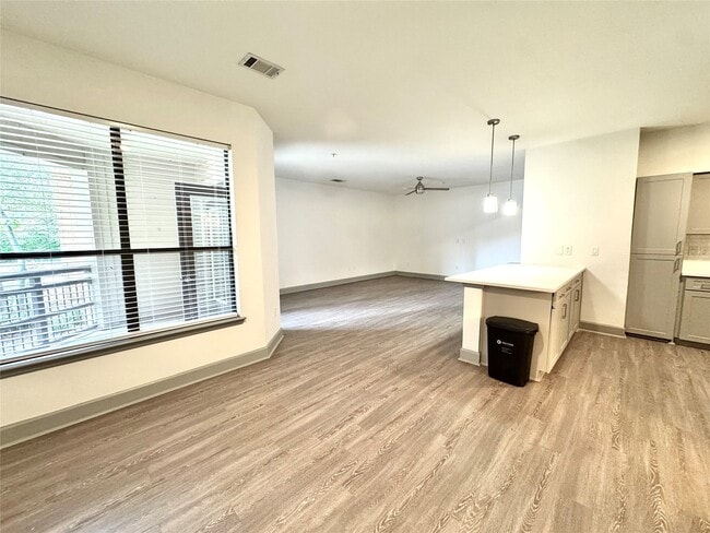 Foto del edificio - 3333 Weslayan St