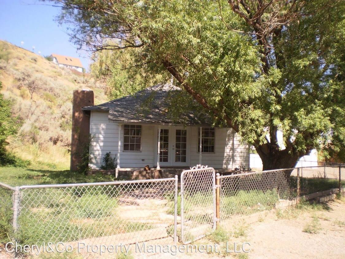 Primary Photo - 623 Park Ave