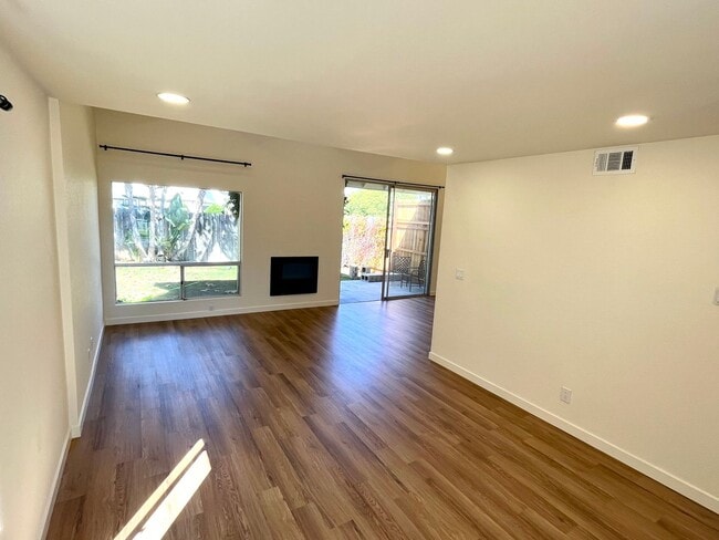 Foto del edificio - Encinitas Beach Townhome with Yard West of...