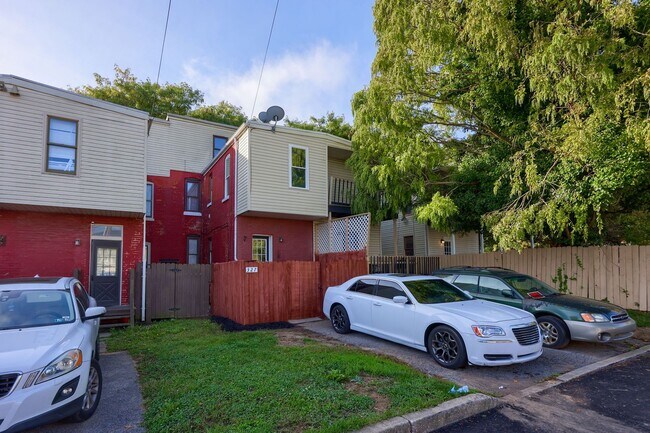 Foto del edificio - Beautifully Remodeled 5 Bed/1.5 Bath Townhouse-York City SD