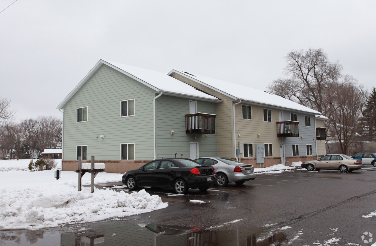 1420 2nd St W, Menomonie, WI 54751 Apartments in Menomonie, WI