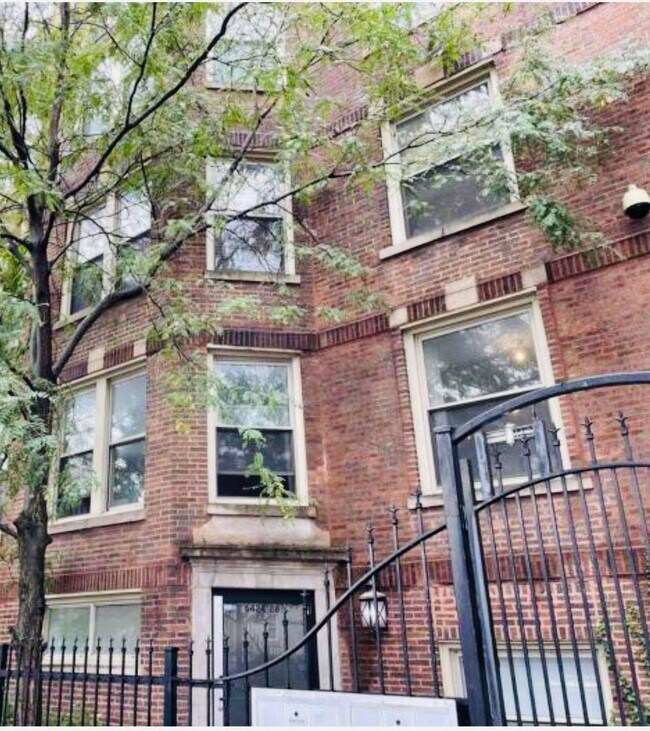 Welcome home! - 6424 S Woodlawn Ave