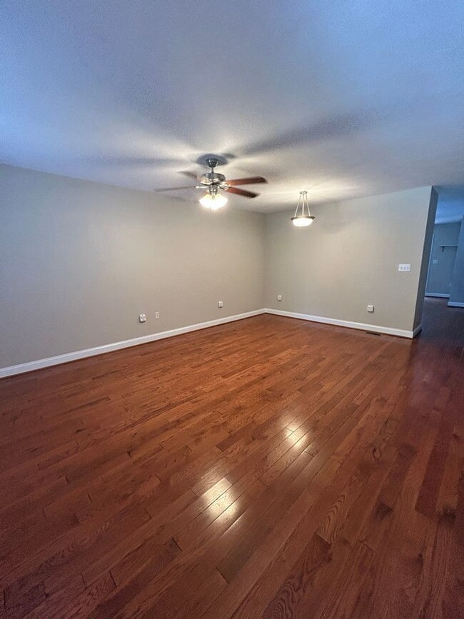 Building Photo - Like New Townhome in Old SW! Close to Cari...