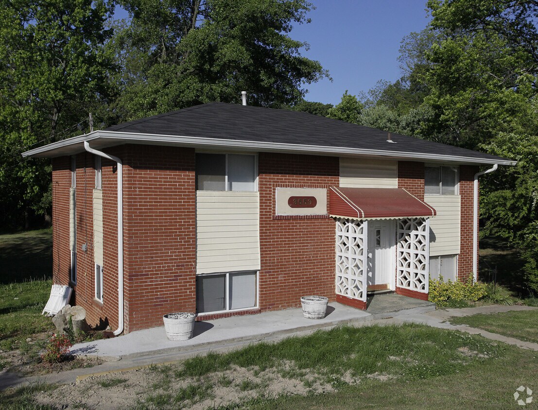 Primary Photo - 3553-3567 Adams St