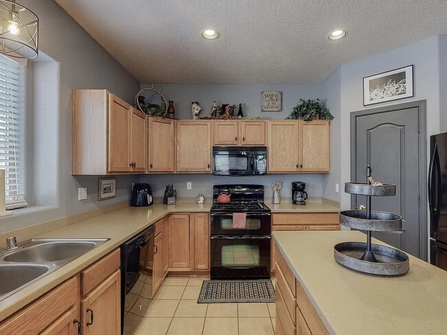 Building Photo - 3538 Red Canyon Dr NE