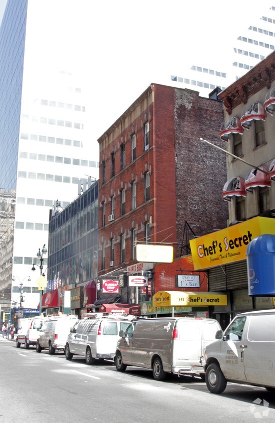 Building Photo - 131-133 E 45th St