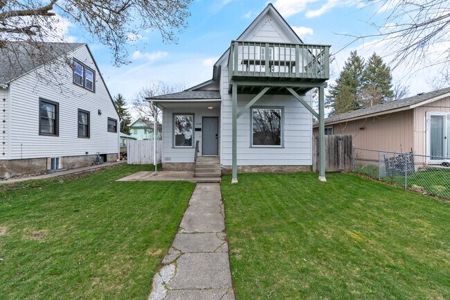 Building Photo - 2124 W College Ave