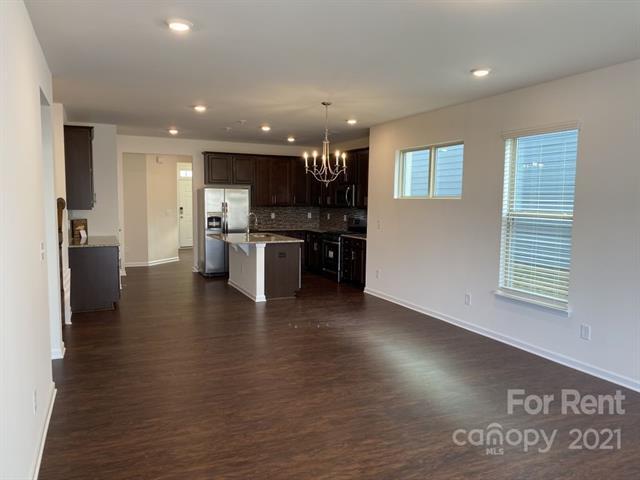 Foto del edificio - 6122 Hampstead Pond Ln