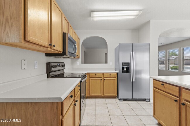 Foto del edificio - 589 W Jardin Loop