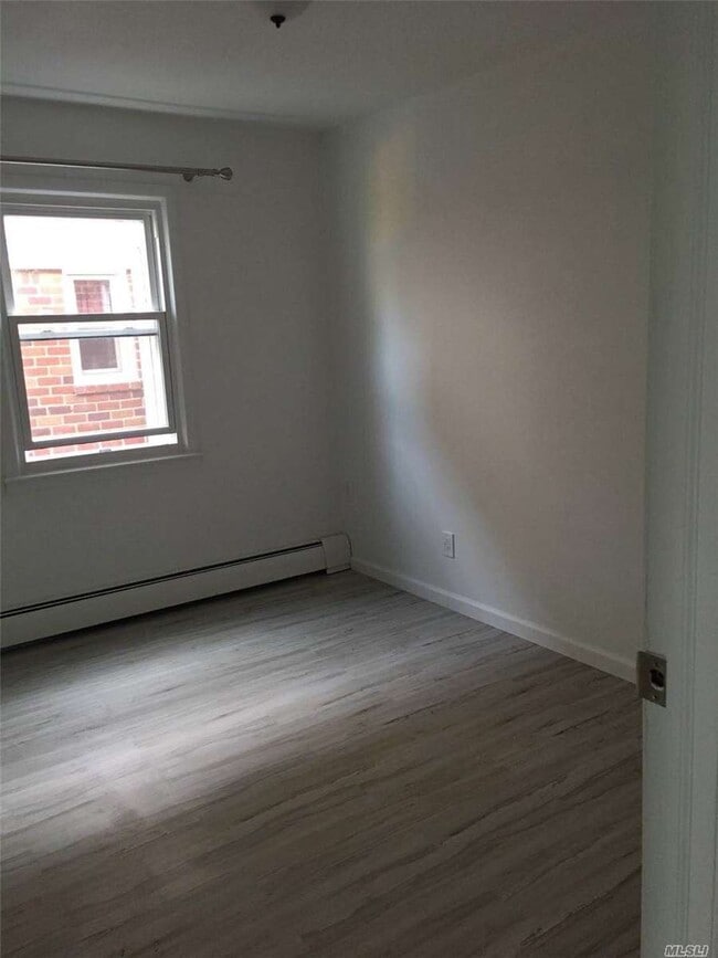 Building Photo - 146-52-146-25 25th Dr