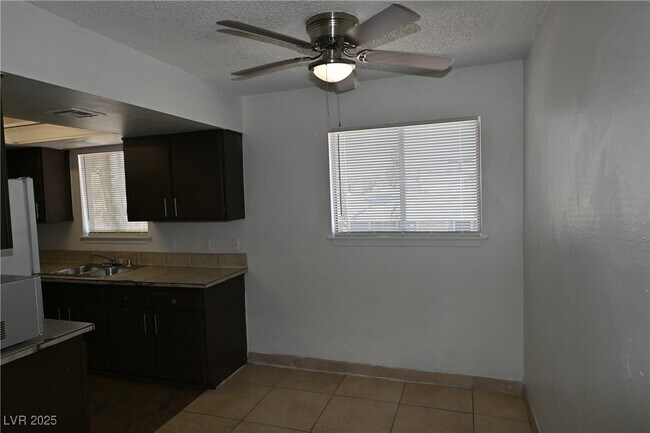 Foto del edificio - 2301 Stewart Ave