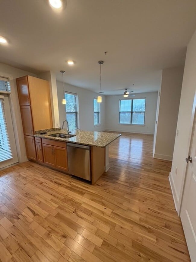 Interior Photo - Artisan Hill