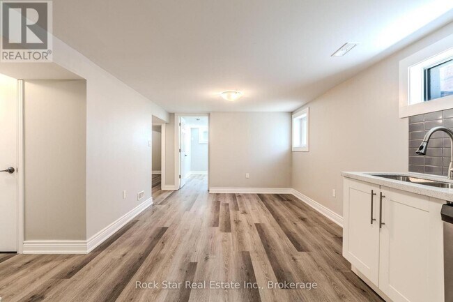 Photo du bâtiment - 543 E 27th St