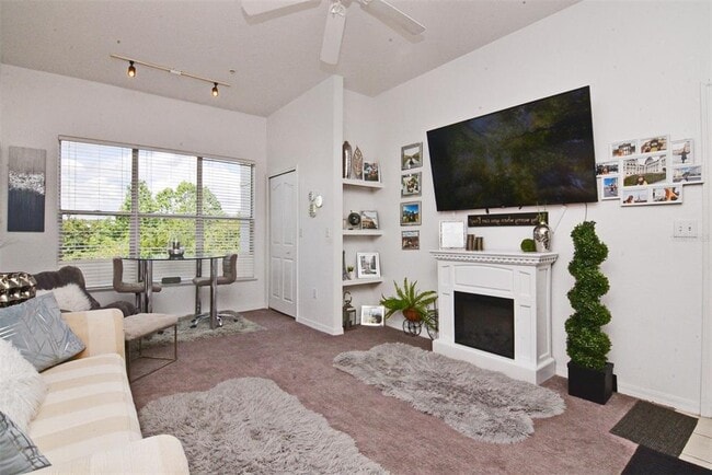 Building Photo - 8929 Legacy Ct