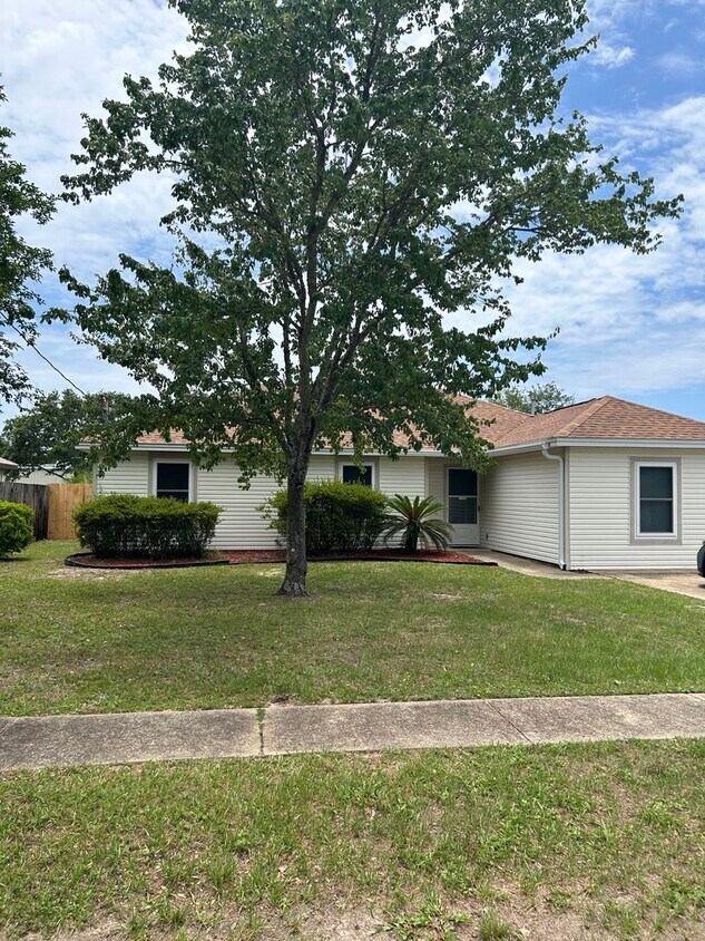 Primary Photo - IDEAL LOCATION NEAR HURLBURT AND NAVARRE B...