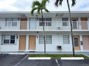 Building Photo - 810 Lake Shore Dr