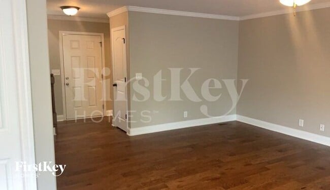 Building Photo - 1203 Applewood Cir