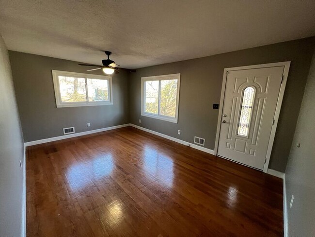 Building Photo - 5830 Walnut Grove Rd