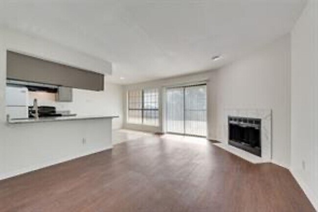 Foto del edificio - Updated 2 Bed, 2 Bath Condo – Walk to Lake Ray Hubbard!