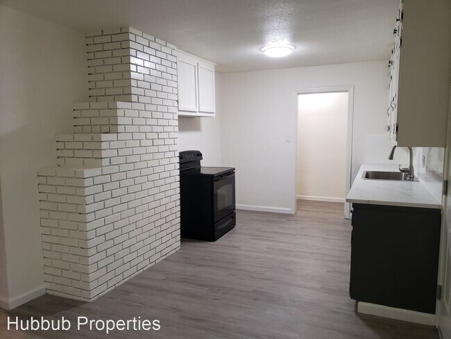 Building Photo - 3 br, 1.5 bath House - 4580 E. Bonnyview