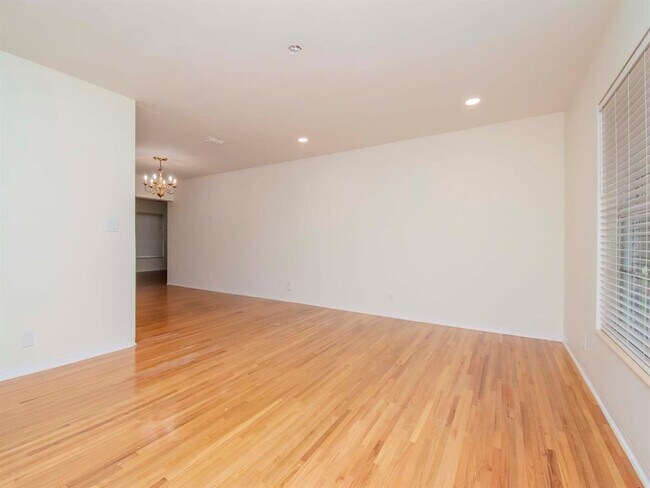 Building Photo - 4009 W Zelar St