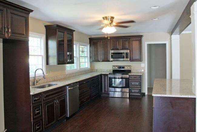 Building Photo - 5913 Windsor Dr