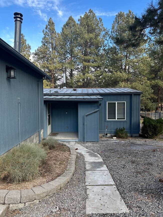 Building Photo - Completely Remodeled Home on 1 Acre in DRW