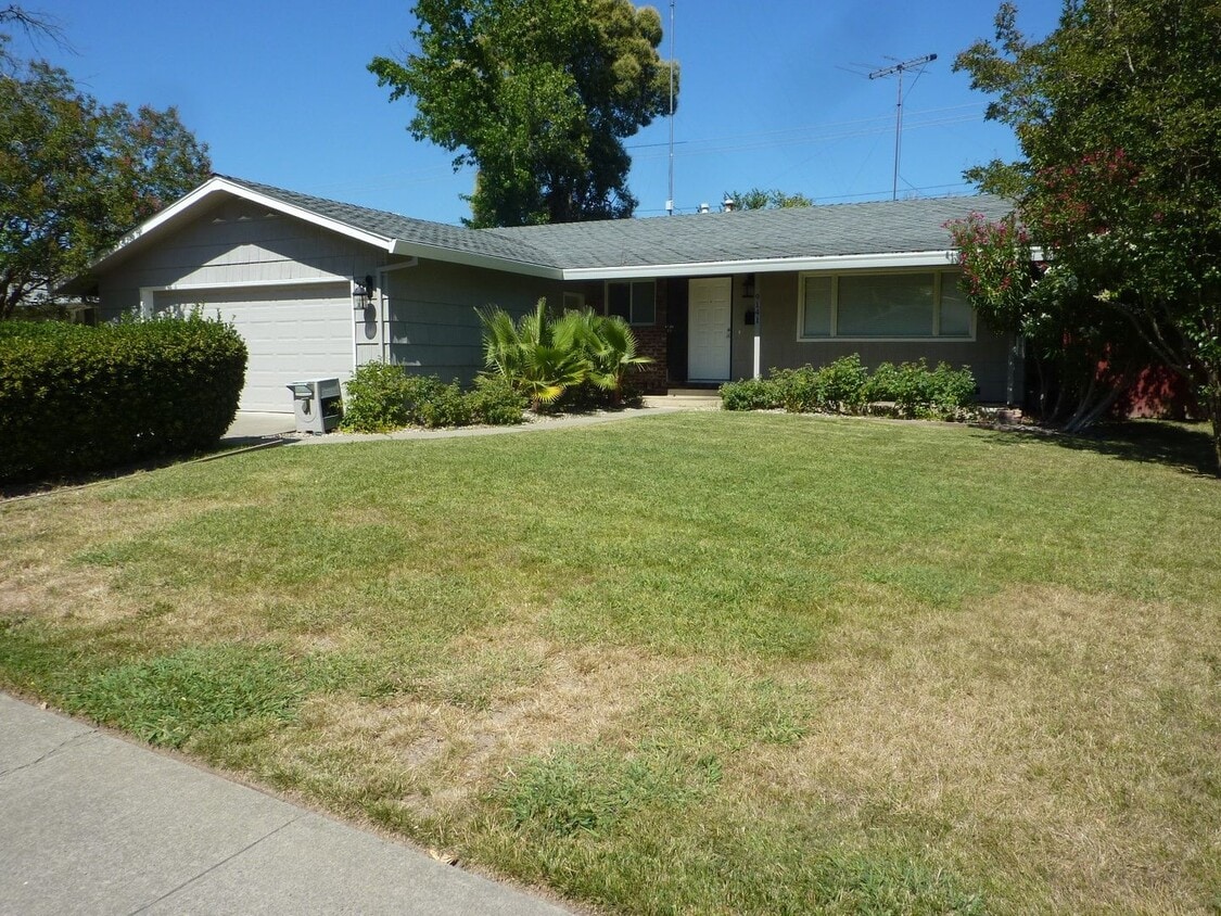 9141 Rosewood Dr, Sacramento, CA 95826 House Rental in Sacramento, CA